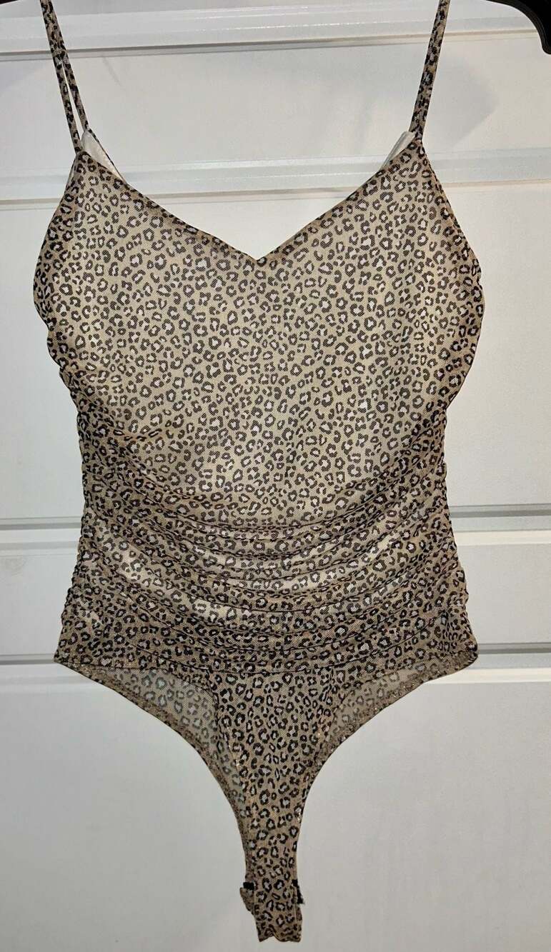 Le Lis Collection Women's Leopard Print Ruched V-Neck Bodysuit